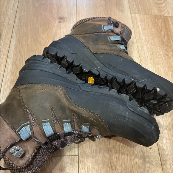 Merrell Brown and Black hiking waterproof Boots with Fuzzy Lining - Picture 7 of 14